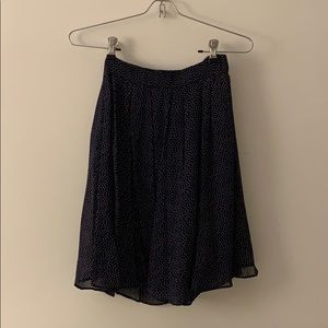 A vintage loose skirtWith a flow he top